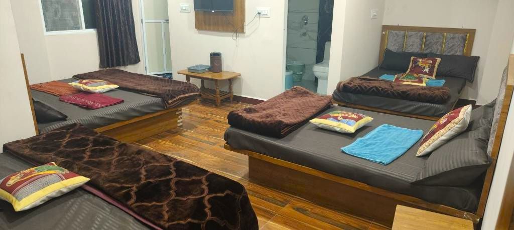 8 person ground floor room 105 Hotel Shree Kedarnath Ujjain