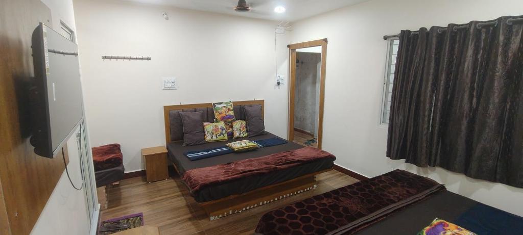 Quad occupancy room for 4 guests Hotel Shree Kedarnath Ujjain
